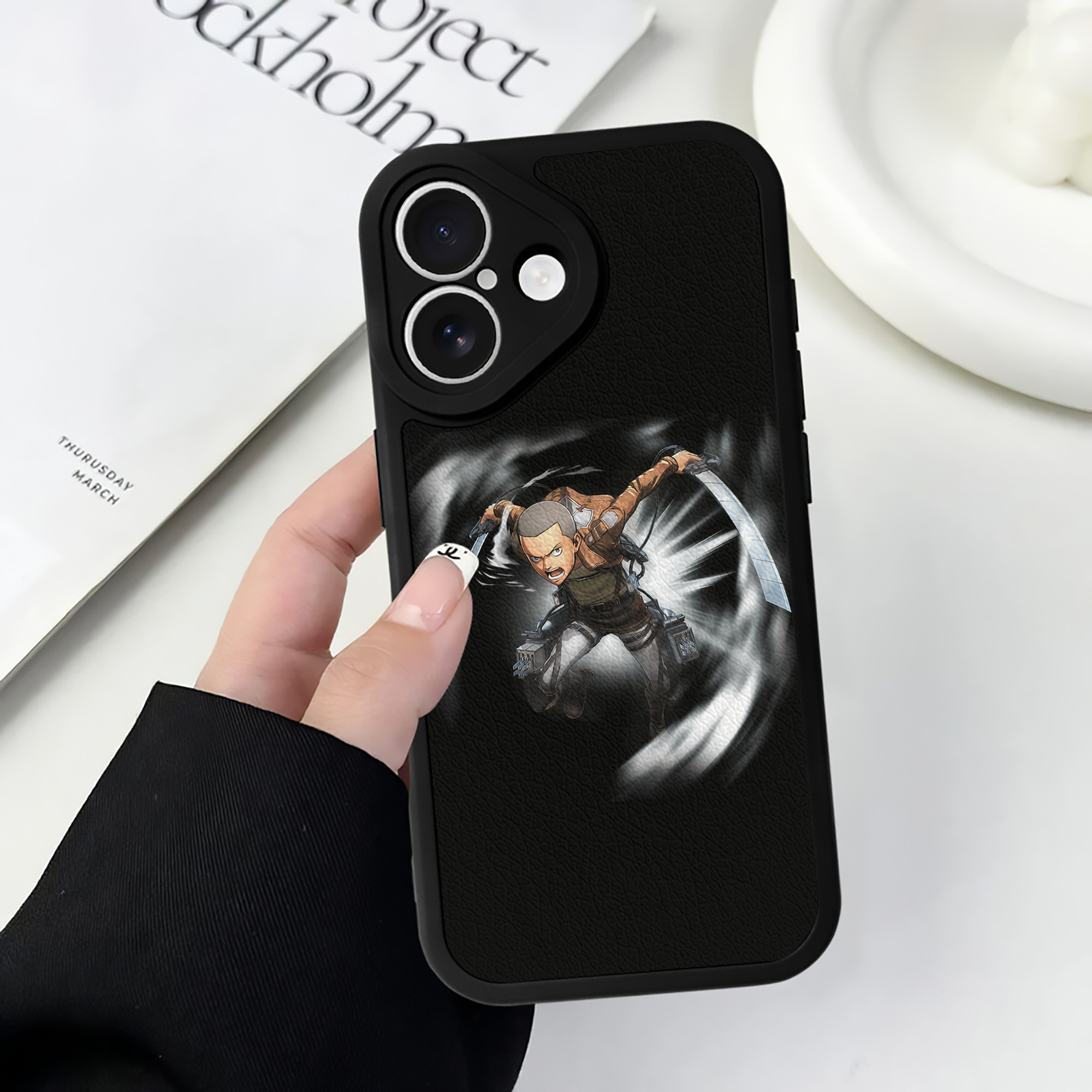 （画像用） 進撃の巨人 コニー·スプリンガー Attack on Titan Connie Springer 【iPhone 16シリーズ対応】シリコンスマホケース（レザー調） 材質：シリコン